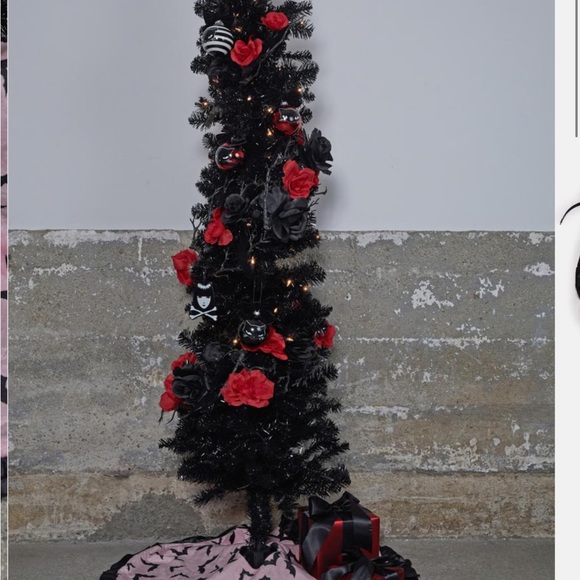 COPY - NWT SWEET BEHAVIOR TREE SKIRT - Picture 4 of 4